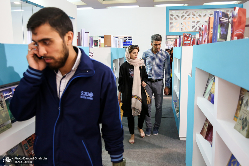 غرفه موسسه تنظیم و نشر آثار امام خمینی(س) در نمایشگاه بین المللی کتاب تهران