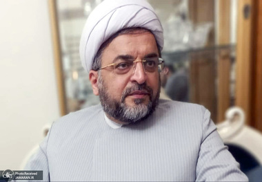 هادی سروش: یکی از اعضای مجلس خبرگان می‌گوید: «بی‌حجاب در بند شهوات دیگران است»؛ آیت‌الله مصباح می‌نویسد: «دوست داشتن وطن؛ امر کوچکی است که در برخی از حیوانات هم دیده می‌شود»؛ خب این تعبیرات چه بر سر رابطه مردم با دین می‌آورد؟