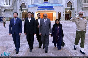 ادای احترام تیلاک مارا پانا وزیر امور خارجه سریلانکا نسبت به امام 