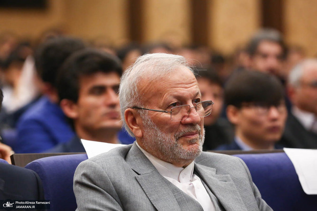 منوچهر متکی: کنترل تنگه هرمز در اختیار ایران است/ کشتی‌ها برای عبور و مرور امن و بهره‌گیری از مدیریت ایران باید هزینه‌های آنها را بپردازند/ در ۱۰ ماه گذشته، دو جنگ نظامی و یک کودتای تروریستی مسلحانه بر کشور ما تحمیل شده است