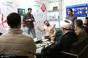 بازدید رئیس موسسه تنظیم و نشر آثار امام خمینی(س) از نمایشگاه خط خون
