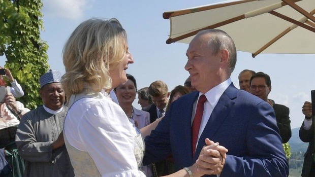 سیاستمداری که با «دیپلماسی رقص» به مسکو نزدیک شد/ زنی که در اروپا بر خلاف جریان آب شنا می کند را بهتر بشناسیم+ تصاویر