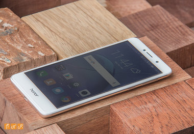 4 گوشی تازه وارد بازار که ارزش خرید دارند!
