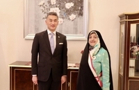 نشان خورشید تابان از سوی امپراطور ژاپن به معصومه ابتکار اعطا شد (1)