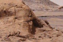 مشاهده یک دروازه عجیب روی مریخ + عکس