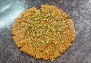 سوهان قم به سبد مصرفی خانواده های ایرانی اضافه می شود