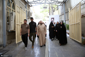 بازدید جمعی از دانشجویان کشور عراق از بیت امام خمینی درجماران