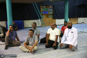 بازدید جمعی از وکلا و مسئولین دادگستری کشور سریلانکا از بیت امام خمینی (س) در جماران