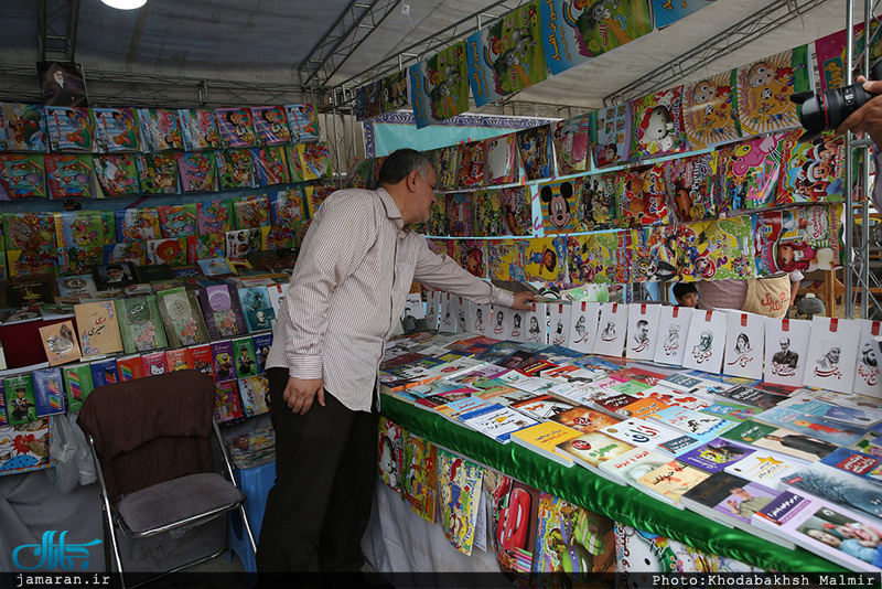 بازدید احمد مسجد جامعی از نمایشگاه «عطر یاس» در حرم مطهر امام خمینی(س)-2
