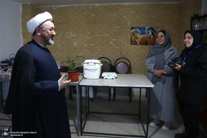 بازدید رئیس موسسه تنظیم و نشر آثار امام خمینی (س) از نمایشگاه عکس «امام دل‌ها‎»  و گذر فرهنگی هفته بر آستان آفتاب