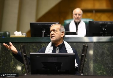 پاسخ ضرغامی به اظهارات پزشکیان در مورد رهبر انقلاب/ نماینده قم هم به رئیس جمهور حمله کرد! + عکس و فیلم