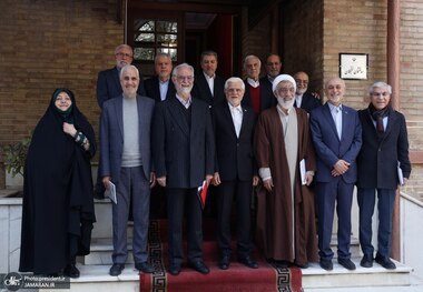 عارف: آمادگی نظامی و اقتصادی کشور نسبت به جنگ ۱۲ روزه افزایش زیادی داشته است/ مقامات ارشد دولتی و معاونان رئیس‌جمهور با حضور در منازل خانواده‌های جان‌باختگان و آسیب‌دیدگان حوادث دی ماه، ضمن ابراز همدردی، از آنان دلجویی کردند