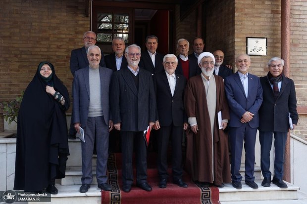 عارف: آمادگی نظامی و اقتصادی کشور نسبت به جنگ ۱۲ روزه افزایش زیادی داشته است/ مقامات ارشد دولتی و معاونان رئیس‌جمهور با حضور در منازل خانواده‌های جان‌باختگان و آسیب‌دیدگان حوادث دی ماه، ضمن ابراز همدردی، از آنان دلجویی کردند