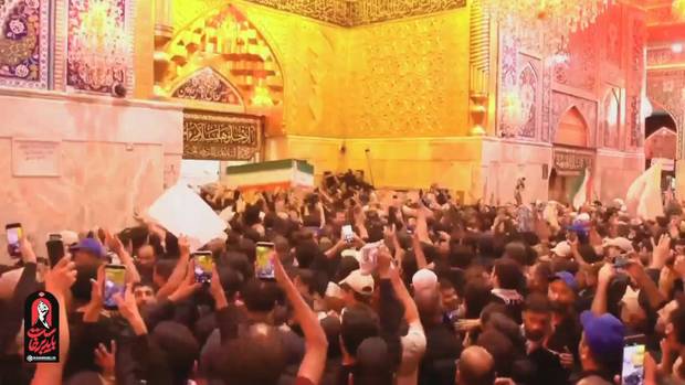 پیکر مطهر رهبر مجاهد شهید بر دستان عزاداران وارد ضریح شش گوشه سیدالشهدا (ع) شد
