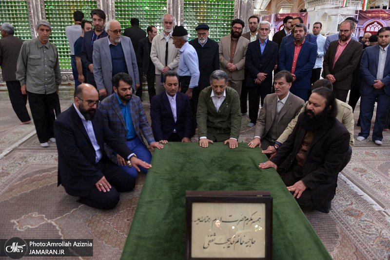 تجدید میثاق جمعی از هنرمندان حوزه هنری با آرمان های حضرت امام(س)