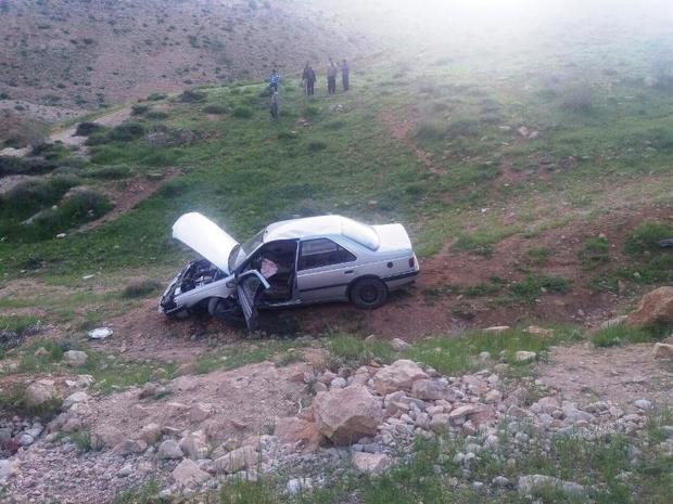 مصدومیت سه سرنشین خودروی پژو در سقوط از گردنه اسدآباد