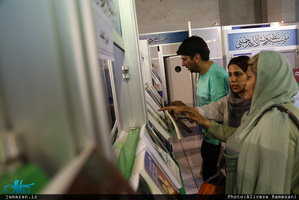 غرفه موسسه تنظیم و نشر آثار امام خمینی در نمایشگاه بین المللی کتاب تهران-2