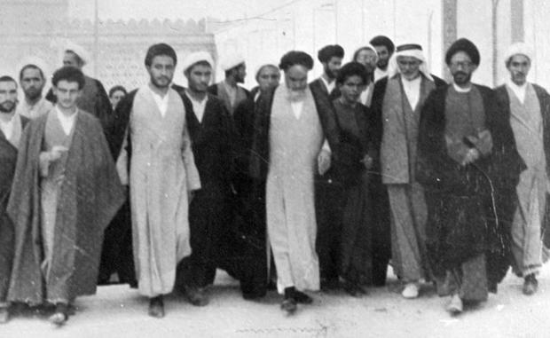 لماذا خرج الامام الخمینی من النجف الاشرف؟