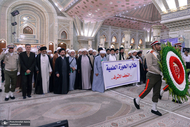 ادای احترام جمعی از طلاب حوزه علمیه نجف اشرف به مقام شامخ امام خمینی (س)