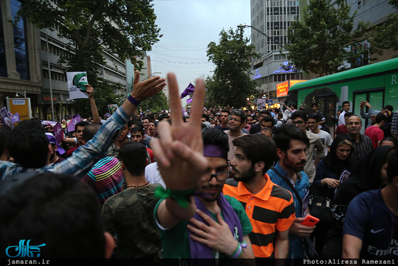 شادی مردم تهران پس از اعلام نتایج انتخابات ۲۹ اردیبهشت 