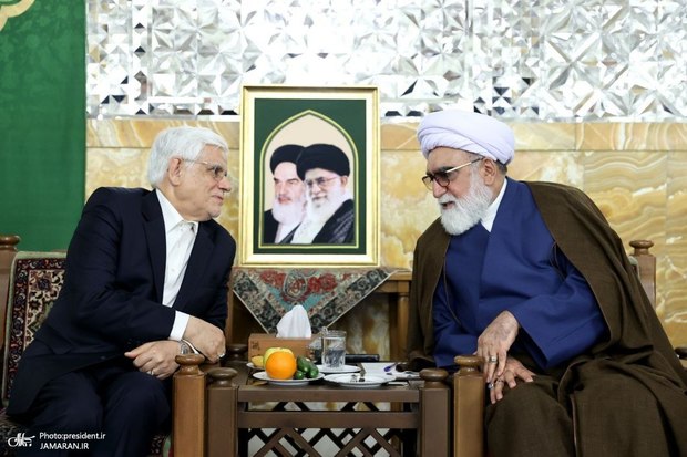 عارف: قیم مردم نیستیم و برای پاسخ به مطالبات مردم پای کار هستیم/ انقلاب ما به‌عنوان یک انقلاب فرهنگی باید برای برآوردن حداقل های نیاز جامعه در امر فرهنگی  تلاش کند