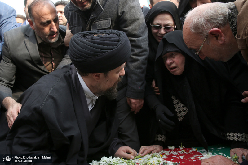 اقامه نماز سید حسن خمینی بر پیکر ٣ تن از شهدای سانحه هواپیمای اوکراینی