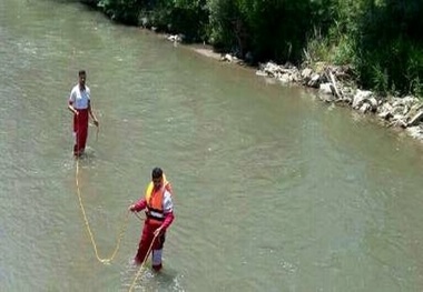 ادامه جست وجو برای  سرباز نیروی انتظامی در رودخانه کشکان