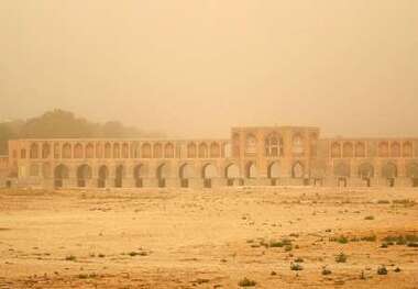 گرد و غبار آسمان اصفهان را فراگرفت