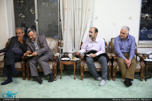 دیدار اعضای انجمن روزنامه نگاران دفاع مقدس با سید حسن خمینی 
