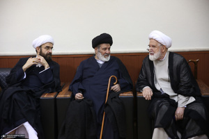 دیدار مهدی کروبی با سید حسن خمینی و جمعی از فعالان سیاسی