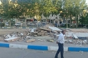 متصرفان مغازه های بستر رودخانه لات آجی پاکدشت را تخریب کردند