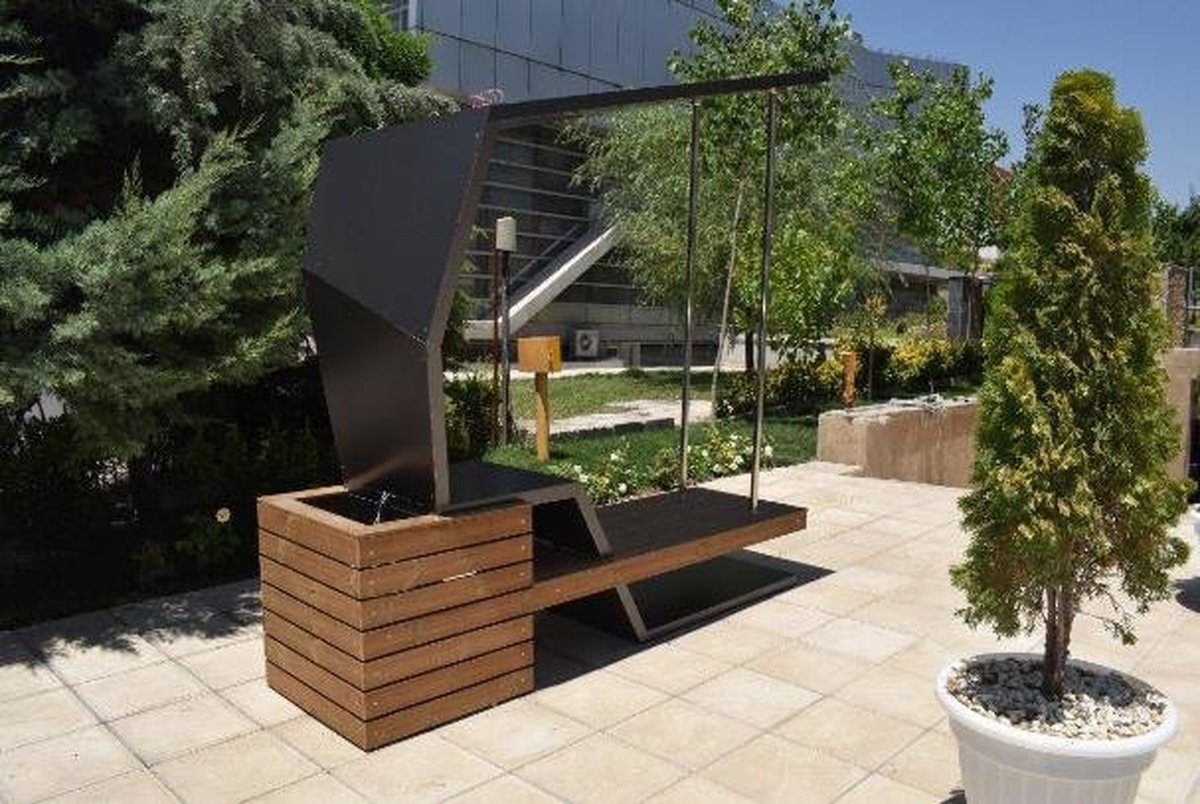 ساخت نیمکت های خورشیدی توسط یک استارتاپ ایرانی