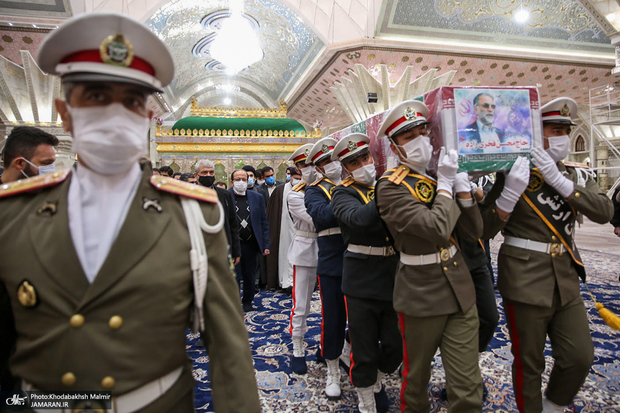 وداع با پیکر مطهر شهید محسن فخری زاده در حرم امام خمینی(س)