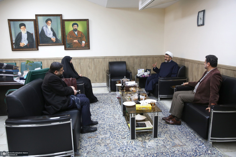 دیدار نرجس سلیمانی با دکتر علی کمساری ریاست موسسه تنظیم ونشرآثار امام خمینی (س)
