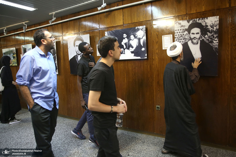 بازدید جمعی از دانشجویان انگلیسی و جمعی از دانش آموزان بندر دیر از جماران