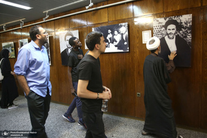 بازدید جمعی از دانشجویان انگلیسی و جمعی از دانش آموزان بندر دیر از جماران