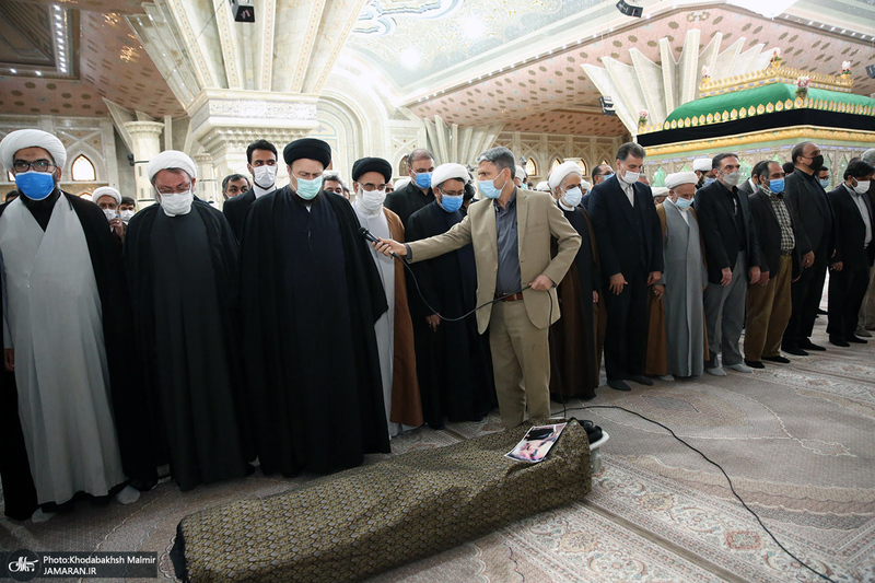 اقامه نماز بر پیکر مرحوم حاج محمد کمساری توسط سید حسن خمینی