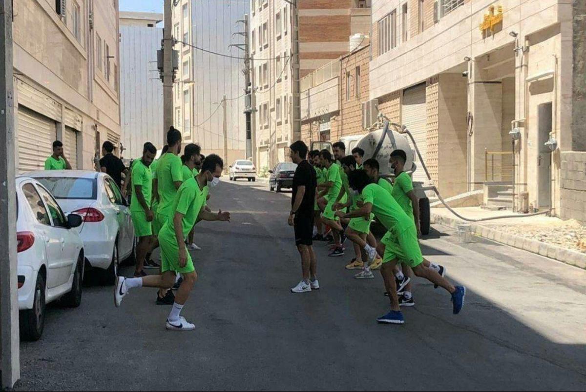 تمرین عجیب بازیکنان پارس جنوبی در خیابان+ عکس