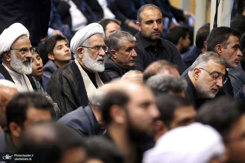 اقامه نماز رهبر معظم انقلاب بر پیکر رئیس جمهوری و یارانش