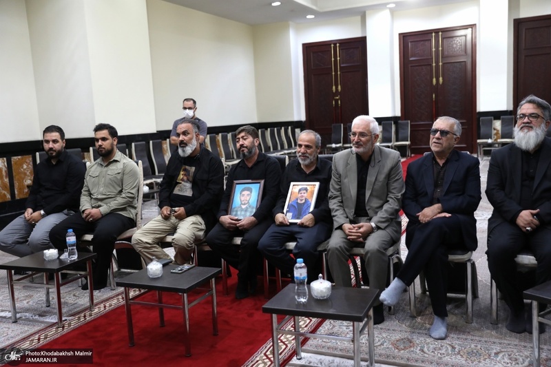 دیدار آیت‌ الله سید حسن خمینی با خانواده‌های معظم شهدا