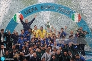 اشک انگلیسی ها در خانه در آمد؛ لحظه بالا بردن جام قهرمانی ایتالیا توسط کیلینی +عکس و ویدیو