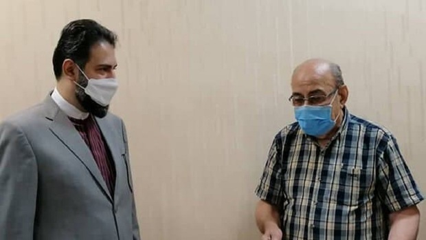 سیمون آیوازیان نشان درجه یک هنری گرفت
