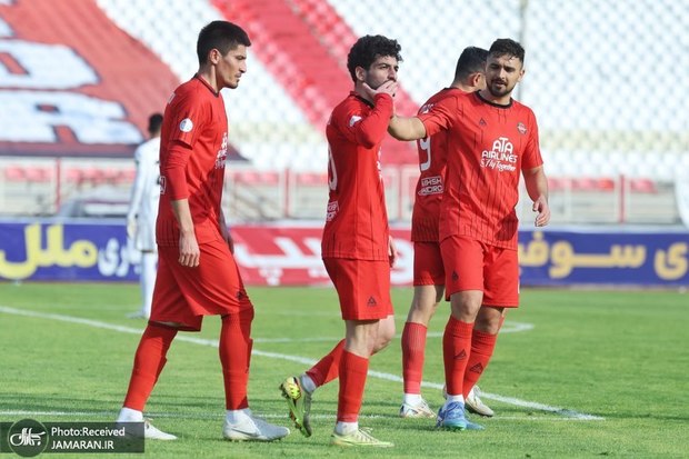 کارشناس فوتبال: تراکتور آبروی ایران را حفظ کرده است/ ساپینتو هیجانی عمل میکند