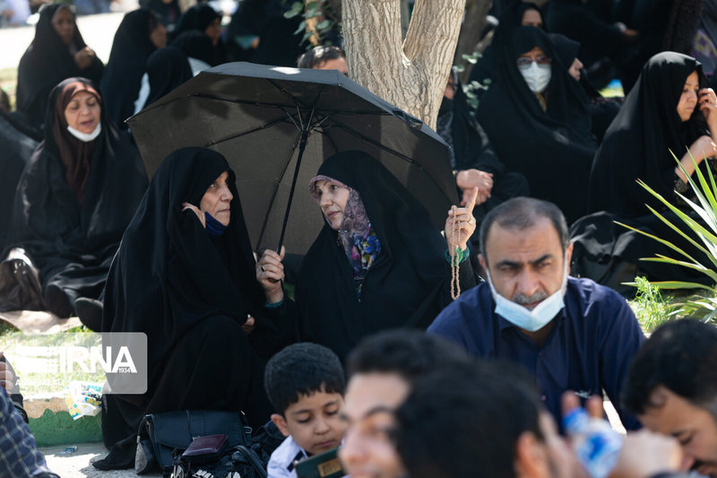 حضور مردم و مرزبندی با اقلیت اخلال‌گر مراسم ارتحال امام(س) -2