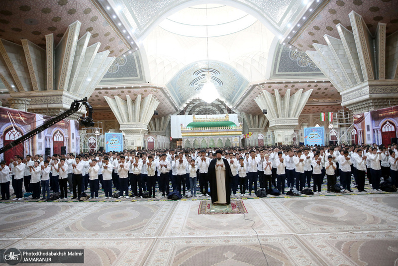 جشن عبادت دانش آموزان منطقه 19 شهر تهران در حرم امام خمینی(س)