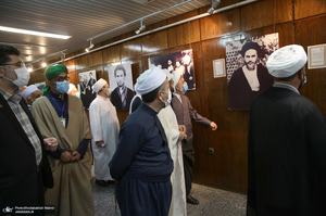 بازدید جمعی از امامان جمعه، روحانیون، علما، فضلا و مدرسین حوزه های علمیه اهل تسنن از جماران