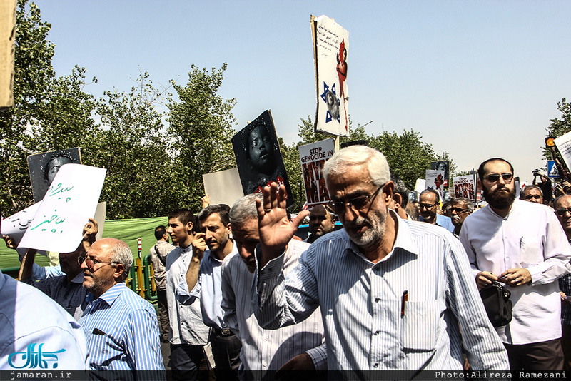 راهپیمایی نمازگزاران در اعتراض به کشتار مسلمانان میانمار