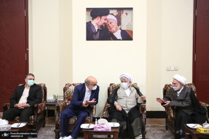 حاشیه های تجدید میثاق رئیس قوه قضائیه و مسئولان عالی قضایی با آرمان‌های حضرت امام خمینی (س)