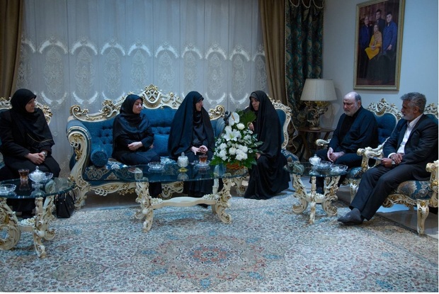 دیدار معاون رئیس‌جمهور در امور زنان و خانواده با دو تن از خانواده‌های جان‌باختگان ناآرامی‌های دی ماه 1404 + عکس