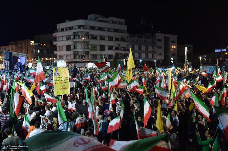 هفتادمین اجتماع پر شور مردم در میدان انقلاب